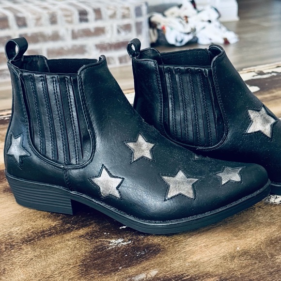 Seven7 Size 8 Austin Black Western Style Ankle Boots-Pointed Toe-Silver Star - Picture 4 of 8